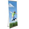 Bannersystem Frau springt ins Gras